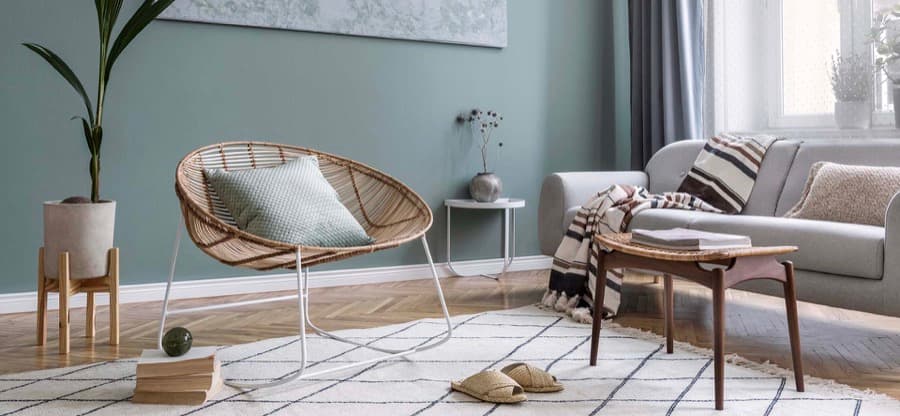 Sunlit living room of a Nestor-managed apartment in Valencia, with a linen sofa and wooden coffee table